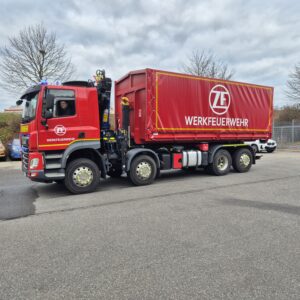 Abrollcontainer mit Planenaufbau